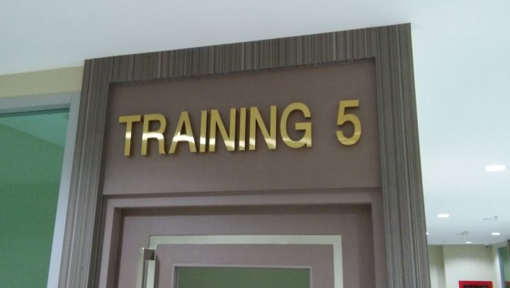 สแตนเลส, ป้ายไวนิล รูปที่ 12 - อาร์มงานป้ายโคราช