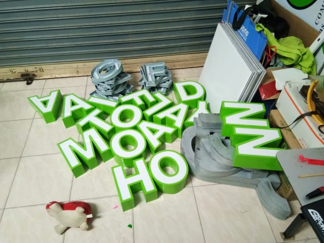 อักษรไฟ LED. รูปที่ 102 - อาร์มงานป้ายโคราช